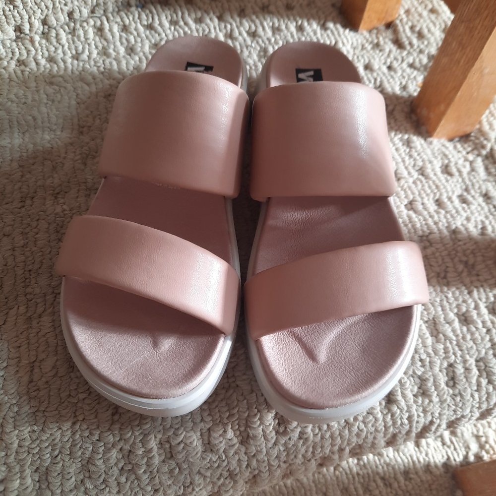 NWOT Wonders beige sandals size 36 EU or 6US